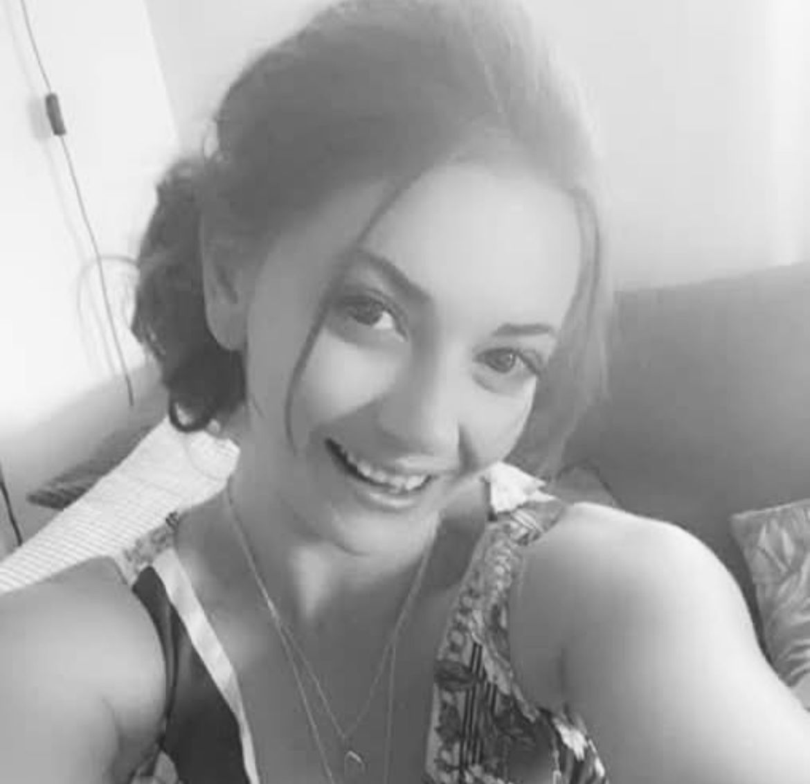 LAURA LOOIJEN